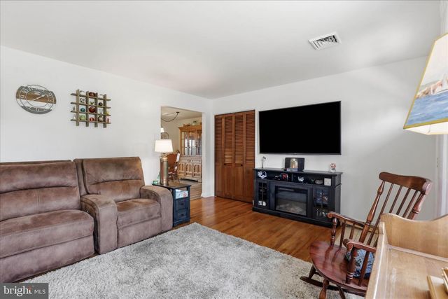 12 OAK LN, Stevens, PA 17578