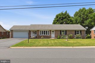 12 OAK LN, Stevens, PA 17578