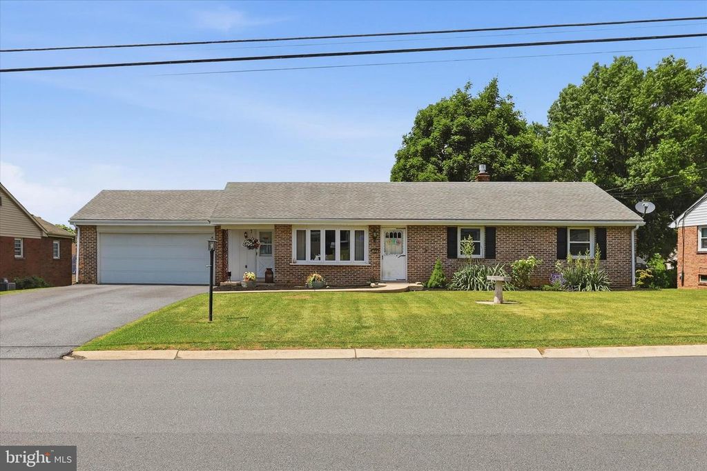 12 OAK LN, Stevens, PA 17578
