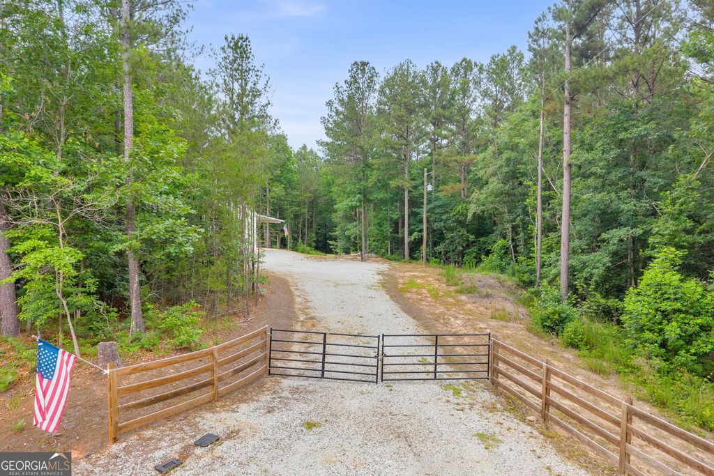 1961 N Hicks, Toccoa, GA 30577 — photo 2