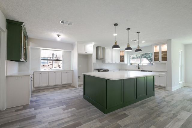 2111 Wycliffe Drive, Houston, TX 77043