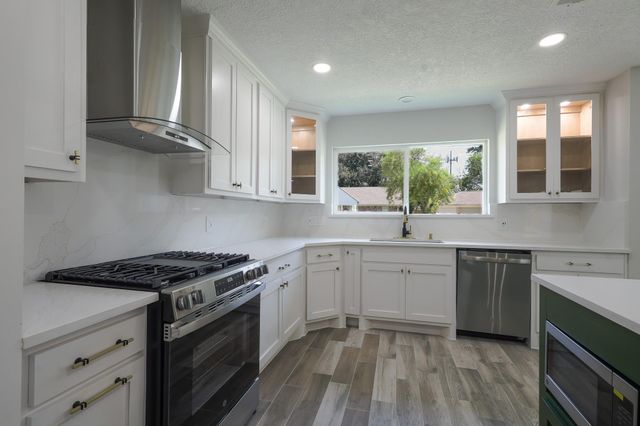 2111 Wycliffe Drive, Houston, TX 77043