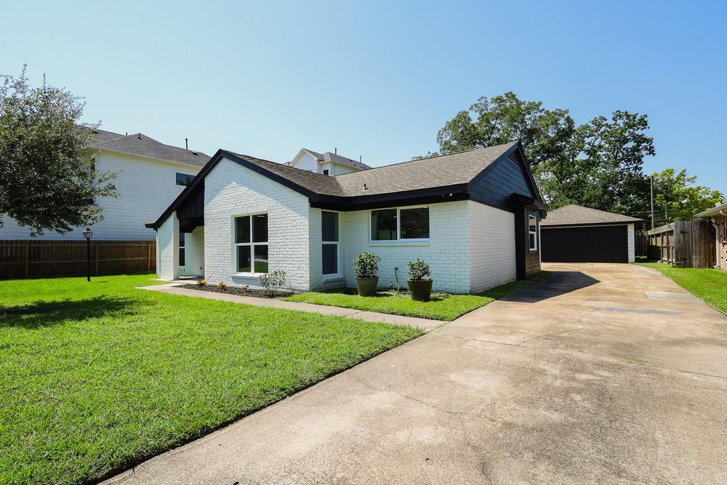 2111 Wycliffe Drive, Houston, TX 77043