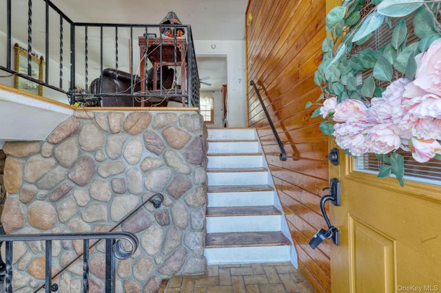 14 Capital Drive, Washingtonville, NY 10992