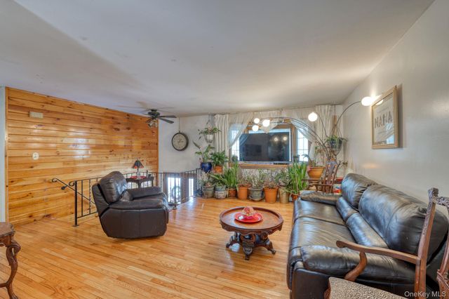 14 Capital Drive, Washingtonville, NY 10992