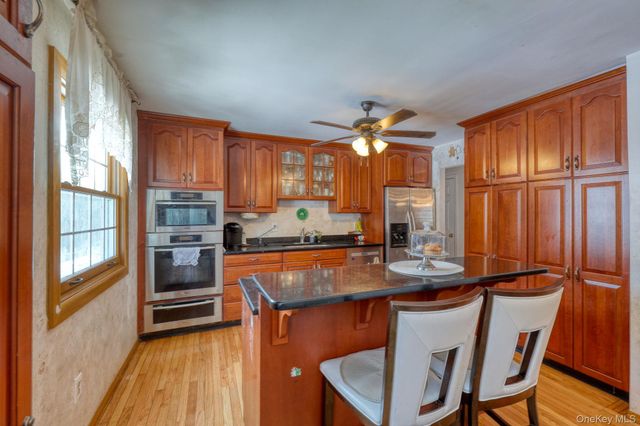 14 Capital Drive, Washingtonville, NY 10992