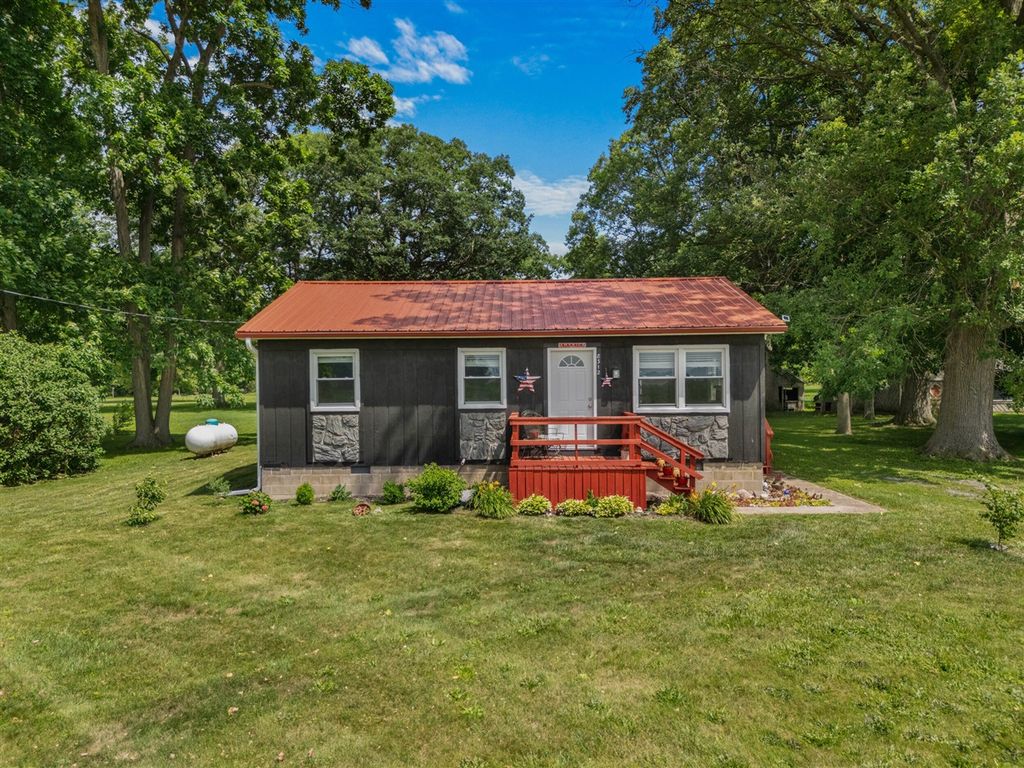 8312 Packard Road, Morenci, MI 49256