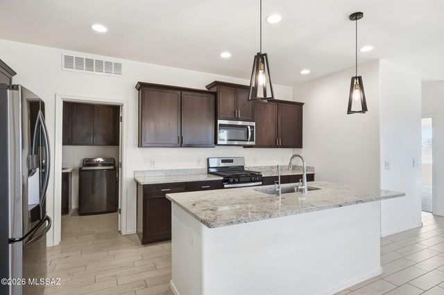 947 S Paseo Las Vigas, Sahuarita, AZ 85629