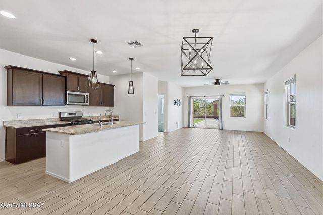 947 S Paseo Las Vigas, Sahuarita, AZ 85629