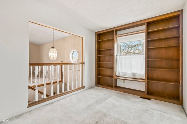 7471 Prairie Lake Drive, Indianapolis, IN 46256