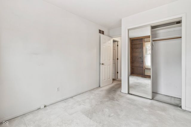 7471 Prairie Lake Drive, Indianapolis, IN 46256