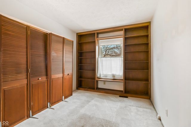 7471 Prairie Lake Drive, Indianapolis, IN 46256