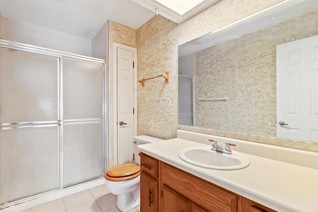 7471 Prairie Lake Drive, Indianapolis, IN 46256