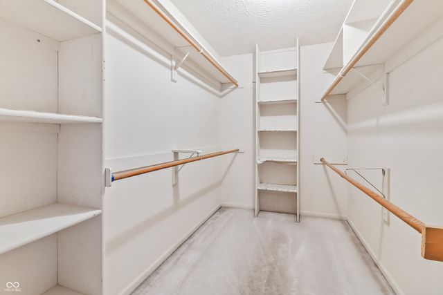 7471 Prairie Lake Drive, Indianapolis, IN 46256