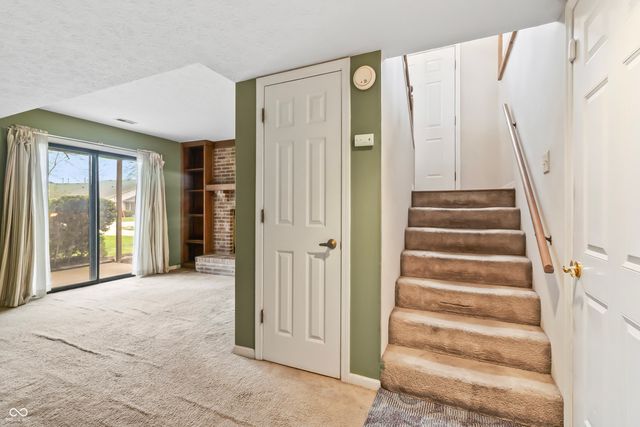 7471 Prairie Lake Drive, Indianapolis, IN 46256