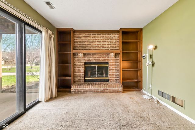 7471 Prairie Lake Drive, Indianapolis, IN 46256