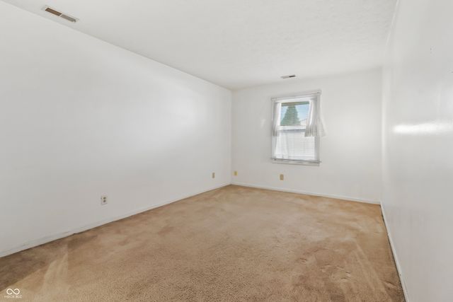 7471 Prairie Lake Drive, Indianapolis, IN 46256