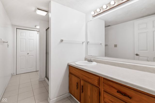 7471 Prairie Lake Drive, Indianapolis, IN 46256