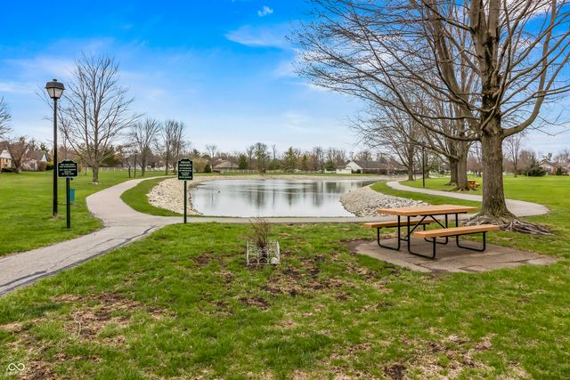 7471 Prairie Lake Drive, Indianapolis, IN 46256