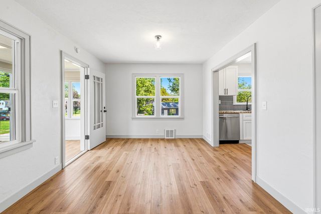 664 N Oakland Street, Mishawaka, IN 46544