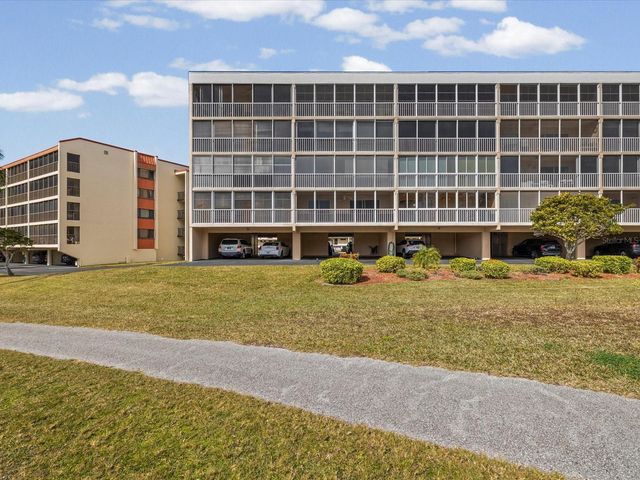 9461 HARBOR GREENS WAY 207, Seminole, FL 33776