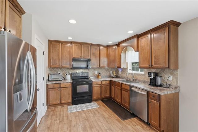 8241 Mountain Glen Drive, Clermont, GA 30527