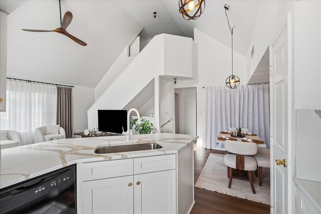 9628 LAKE CHASE ISLAND WAY, Tampa, FL 33626