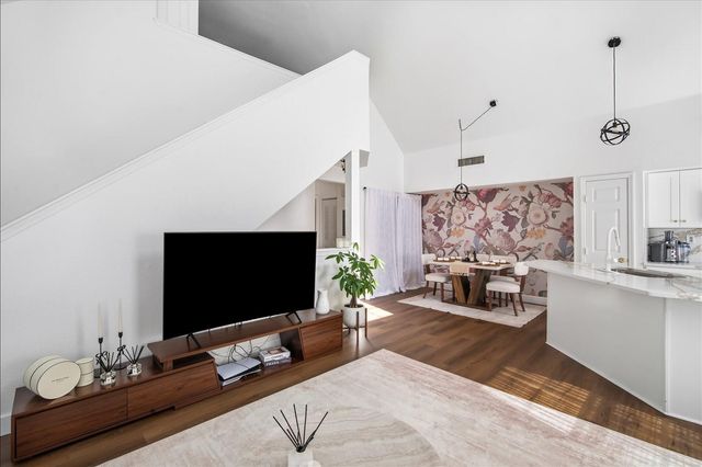 9628 LAKE CHASE ISLAND WAY, Tampa, FL 33626