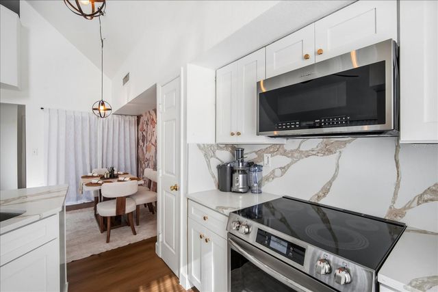 9628 LAKE CHASE ISLAND WAY, Tampa, FL 33626