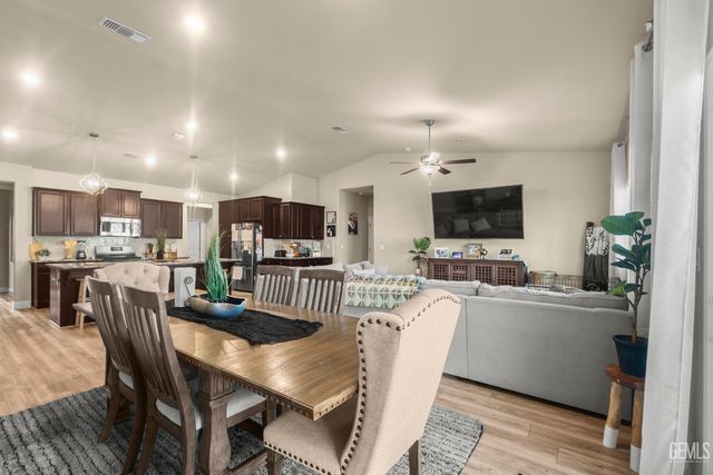 9426 Woodland Ridge Lane, Shafter, CA 93263