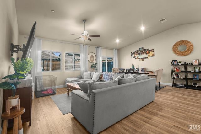 9426 Woodland Ridge Lane, Shafter, CA 93263