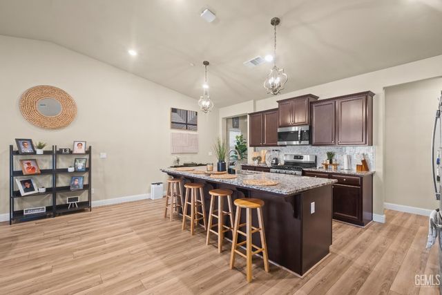 9426 Woodland Ridge Lane, Shafter, CA 93263