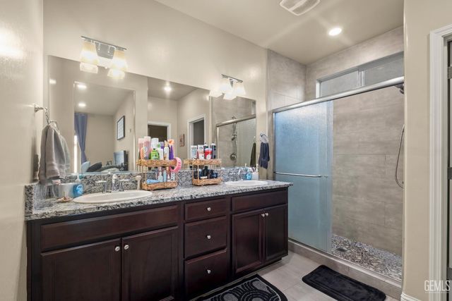 9426 Woodland Ridge Lane, Shafter, CA 93263