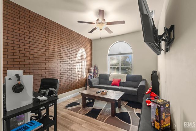 9426 Woodland Ridge Lane, Shafter, CA 93263