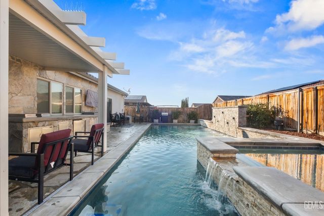 9426 Woodland Ridge Lane, Shafter, CA 93263