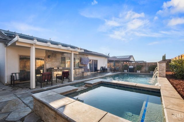 9426 Woodland Ridge Lane, Shafter, CA 93263