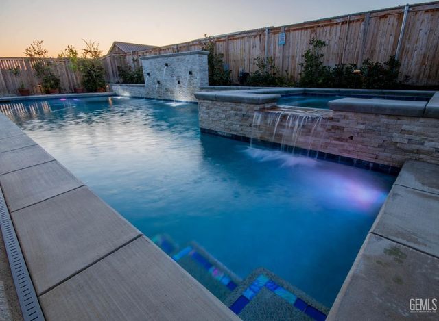 9426 Woodland Ridge Lane, Shafter, CA 93263