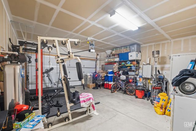 9426 Woodland Ridge Lane, Shafter, CA 93263