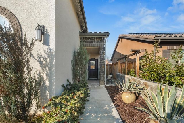 9426 Woodland Ridge Lane, Shafter, CA 93263