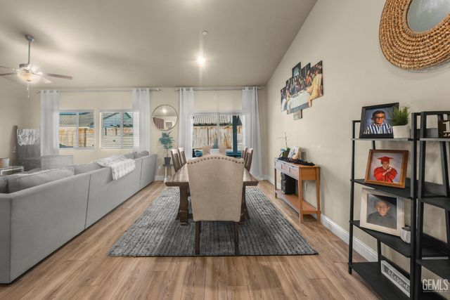 9426 Woodland Ridge Lane, Shafter, CA 93263