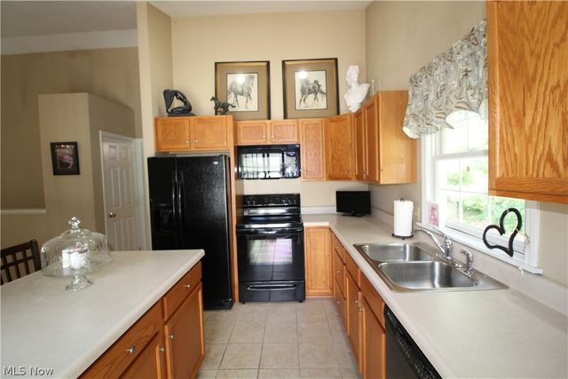 13 Hedgerows, New Middletown, OH 44442