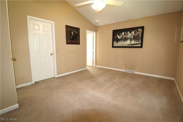 13 Hedgerows, New Middletown, OH 44442