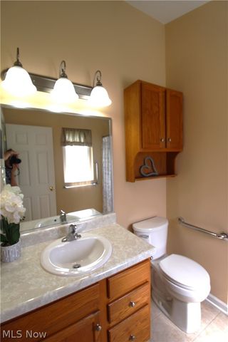 13 Hedgerows, New Middletown, OH 44442