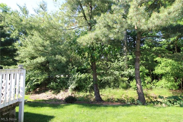 13 Hedgerows, New Middletown, OH 44442