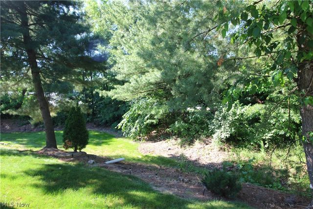 13 Hedgerows, New Middletown, OH 44442