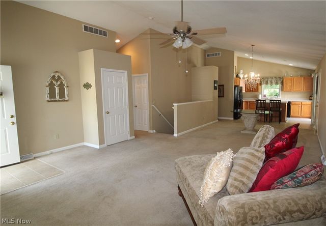 13 Hedgerows, New Middletown, OH 44442