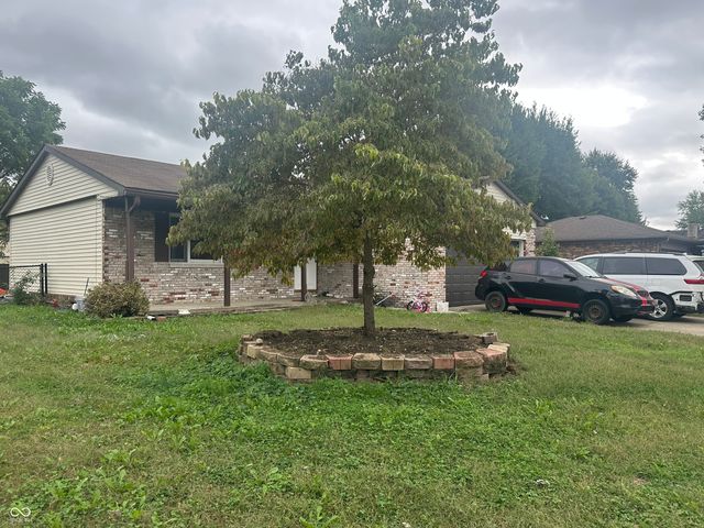 1225 Apple Valley Road, Greenwood, IN 46142