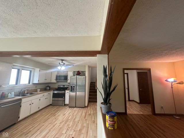 1225 Apple Valley Road, Greenwood, IN 46142