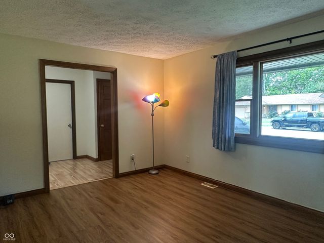 1225 Apple Valley Road, Greenwood, IN 46142