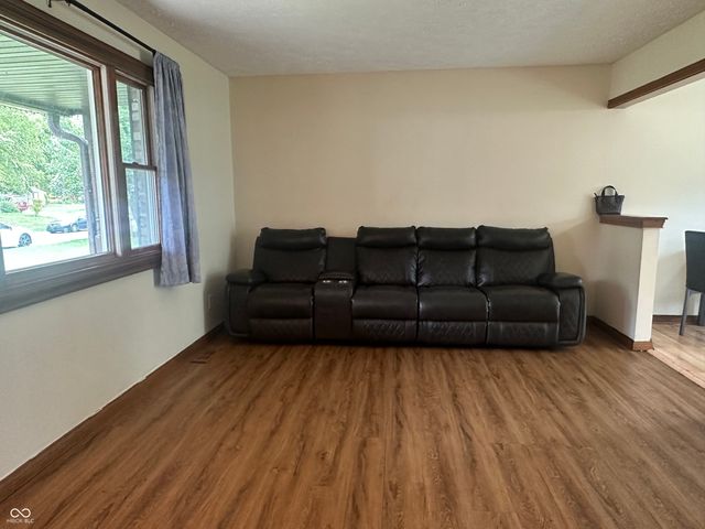 1225 Apple Valley Road, Greenwood, IN 46142